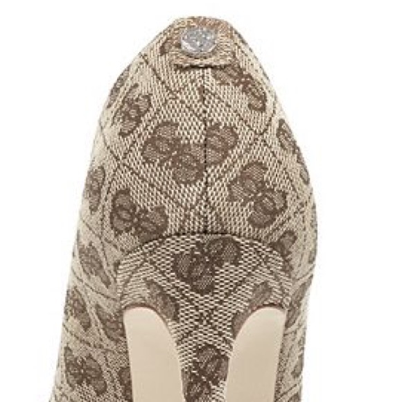 ✨HPx4✨Guess POINTED LOGO-PRINT PUMPS - Picture 6 of 10